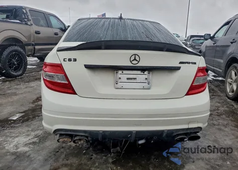 2010 Mercedes-Benz C 63 Amg z USA, uszkodzony, nr VIN WDDGF7HB4AF478406
